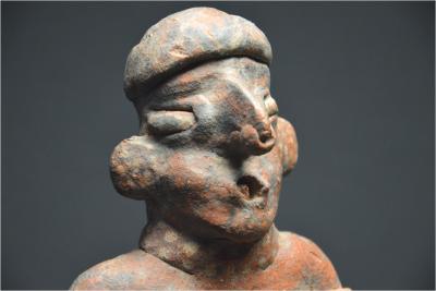 Mexique Occidental, Porteuse de coupes en céramique polychrome, Culture Nayarit, 100 av - 205 ap J.-C. 2