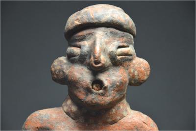 Mexique Occidental, Porteuse de coupes en céramique polychrome, Culture Nayarit, 100 av - 205 ap J.-C. 2