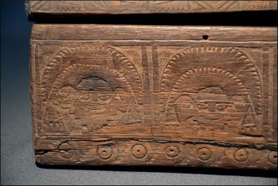 Culture Chimú, Pérou, Boîte à ouvrage en bois à décors de dignitaires, 1100 - 1470 ap J.-C. 2