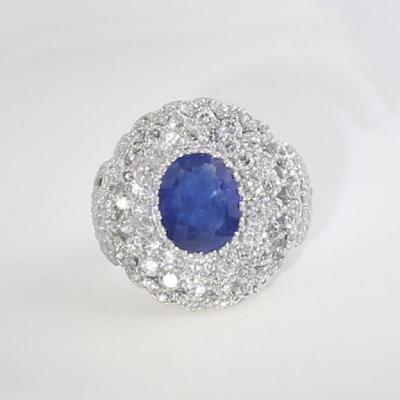 Bague de créateur en or blanc avec saphir bleu et diamants 2