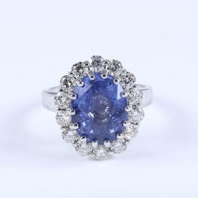 Bague de créateur en or blanc avec saphir bleu et diamants 2