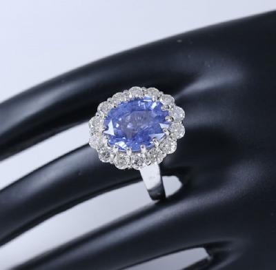 Bague de créateur en or blanc avec saphir bleu et diamants 2