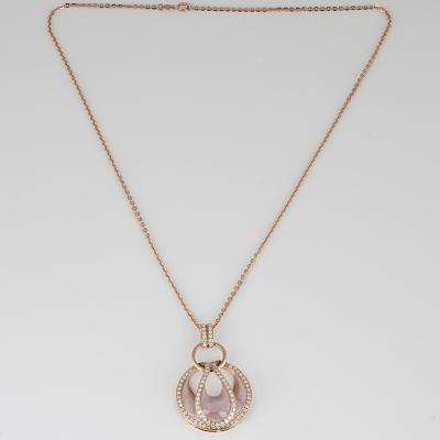 Collier à pendant de créateur en or rose avec diamants et nacre 2