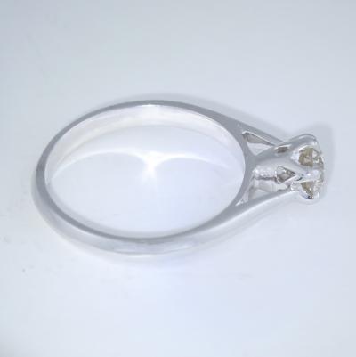 Bague solitaire or blanc et diamant 2