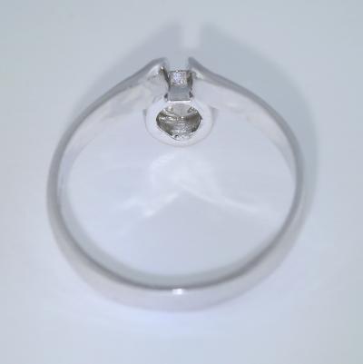 Bague en or blanc avec diamant solitaire 2