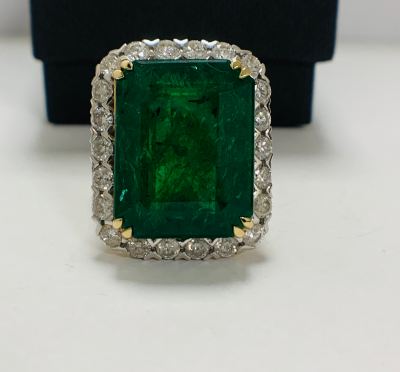 Gold Emerald and Diamond cocktail ring 15.21ct 2