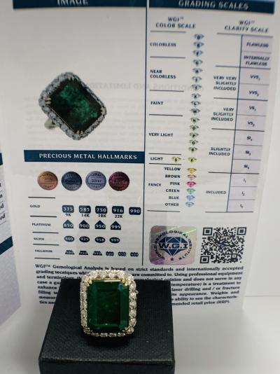 Gold Emerald and Diamond cocktail ring 15.21ct 2