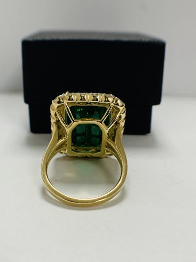 Gold Emerald and Diamond cocktail ring 15.21ct 2