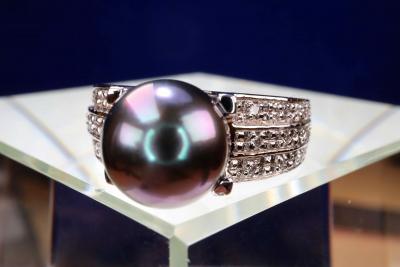 Bague or blanc, perle de tahiti et diamants 2