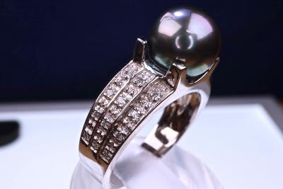 Bague or blanc, perle de tahiti et diamants 2