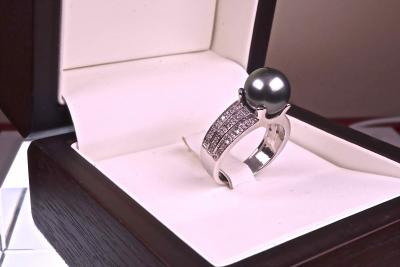 Bague or blanc, perle de tahiti et diamants 2