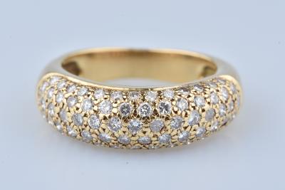 Bague en or jaune 18 carats, pavée de 69 diamants ronds brillants naturels de 0,70 ct au total. 2