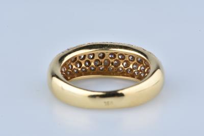 Bague en or jaune 18 carats, pavée de 69 diamants ronds brillants naturels de 0,70 ct au total. 2