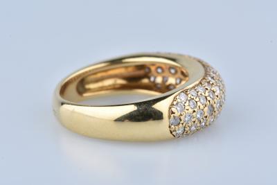 Bague en or jaune 18 carats, pavée de 69 diamants ronds brillants naturels de 0,70 ct au total. 2