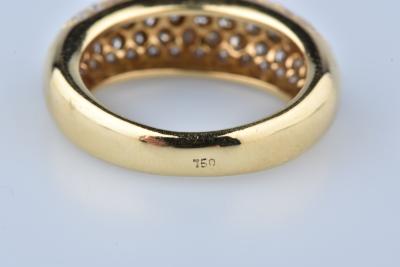 Bague en or jaune 18 carats, pavée de 69 diamants ronds brillants naturels de 0,70 ct au total. 2