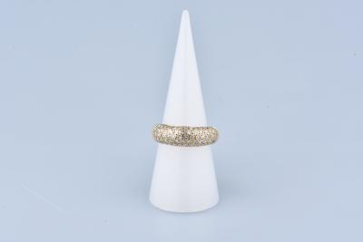 Bague en or jaune 18 carats, pavée de 69 diamants ronds brillants naturels de 0,70 ct au total. 2