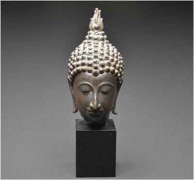 Ancien Royaume du Siam, XVIIème siècle, École de Sukhothaï, Tête de Bouddha en bronze 2