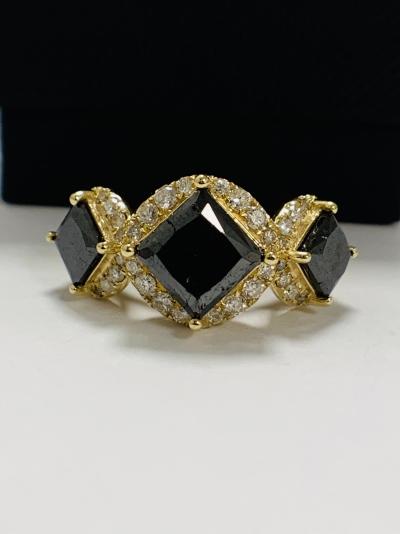 Bague trilogy en or jaune et diamants noirs 5.03ct 2