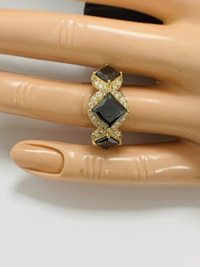 Bague trilogy en or jaune et diamants noirs 5.03ct 2