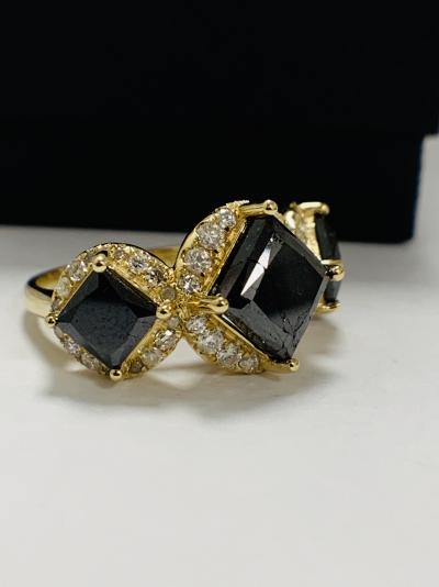 Bague trilogy en or jaune et diamants noirs 5.03ct 2