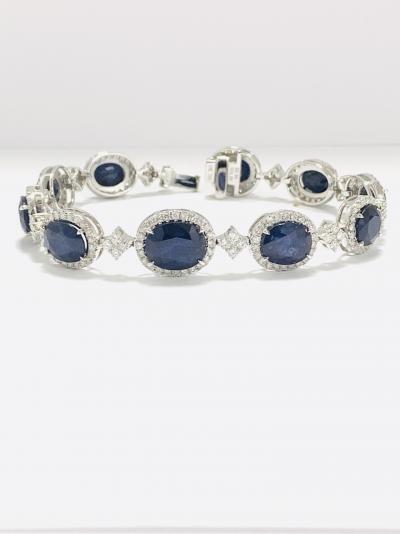 Bracelet en or blanc saphir et diamant de 24.08 carats 2