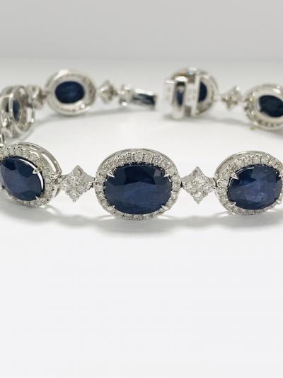 Bracelet en or blanc saphir et diamant de 24.08 carats 2