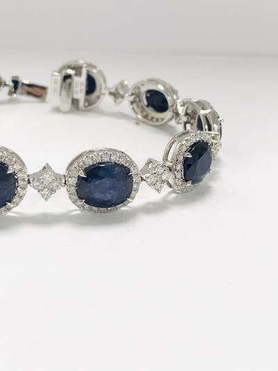Bracelet en or blanc saphir et diamant de 24.08 carats 2