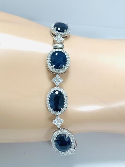 Bracelet en or blanc saphir et diamant de 24.08 carats 2