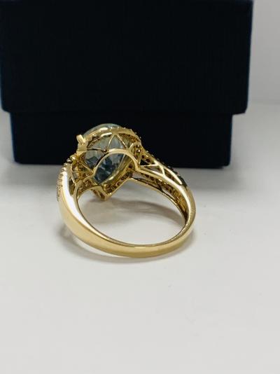 Yellow Gold Aquamarine and Diamond ring 4.75ct 2