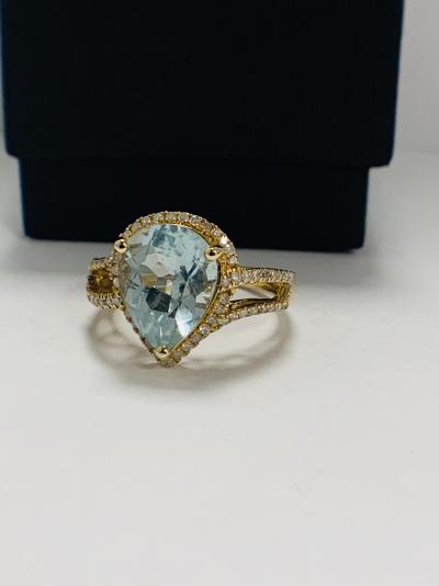 Yellow Gold Aquamarine and Diamond ring 4.75ct 2