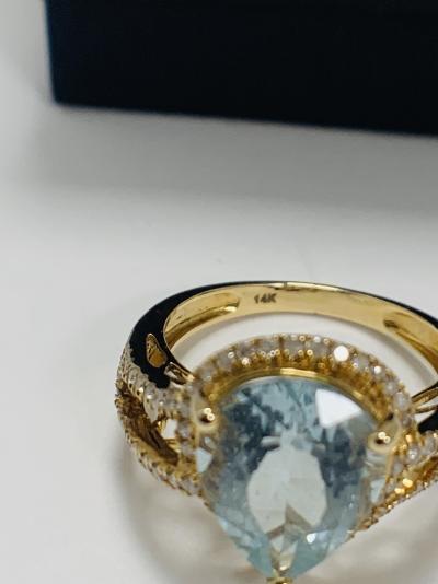 Yellow Gold Aquamarine and Diamond ring 4.75ct 2