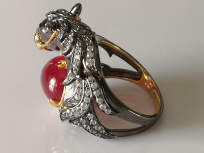 Bague cheval en or et argent  noirci  rubis cabochon et  saphirs blancs 2