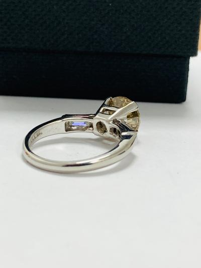 14ct white gold diamond ring with 2.05ct champagne diamond 2
