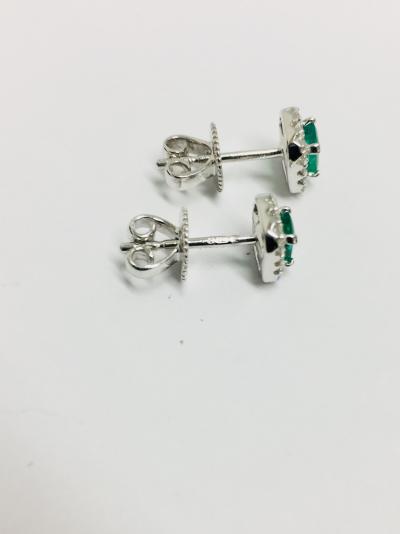 Boucles d’Oreilles Or Blanc 18 ct., Emeraudes et Diamants 0.76 ct. 2