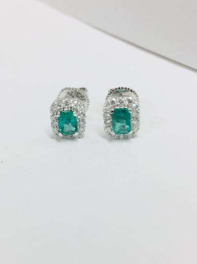 Boucles d’Oreilles Or Blanc 18 ct., Emeraudes et Diamants 0.76 ct. 2