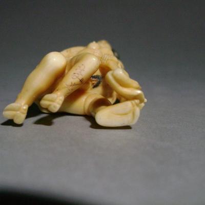 Japon - Netsuke érotique, première moitié du XXème siècle 2
