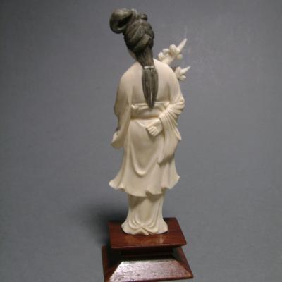 Chine 1920-30. Gwan-Yin en ivoire. 2