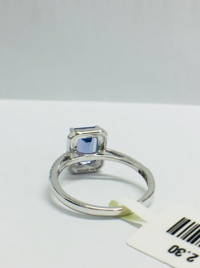 Bague en or blanc 9 carats avec une tanzanite et diamant 2