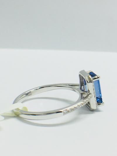 Bague en or blanc 9 carats avec une tanzanite et diamant 2