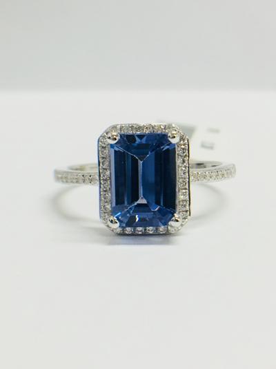 Bague en or blanc 9 carats avec une tanzanite et diamant 2