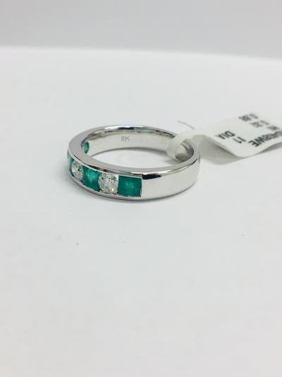 Bague or blanc, émeraudes et diamants sertis rail 2