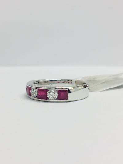 Bague or blanc rubis et diamants sertis rail 2