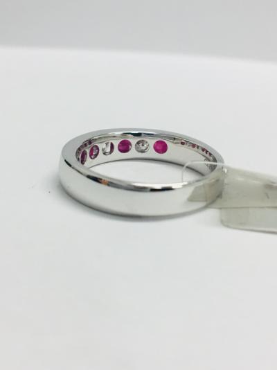 Bague or blanc rubis et diamants sertis rail 2