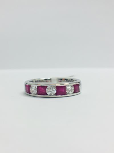 Bague or blanc rubis et diamants sertis rail 2