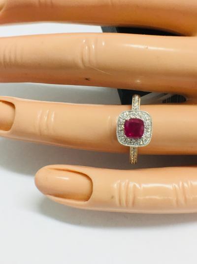 Bague or blanc coussin saphir et entourage diamants 2