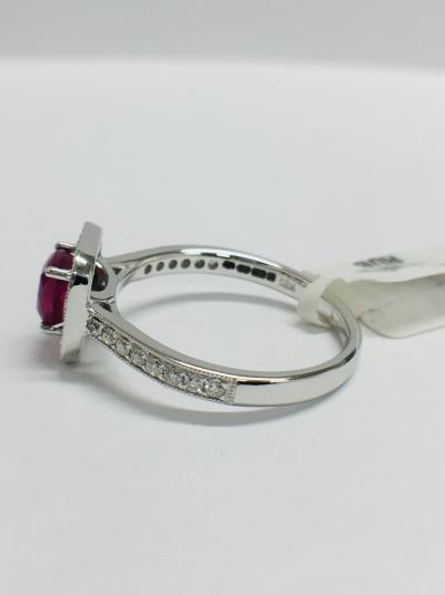 Bague or blanc coussin saphir et entourage diamants 2