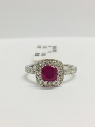 Bague or blanc coussin saphir et entourage diamants 2