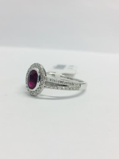 Bague Or Blanc 9ct. Rubis 0.53 ct. et Diamants 2