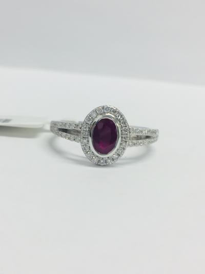 Bague Or Blanc 9ct. Rubis 0.53 ct. et Diamants 2