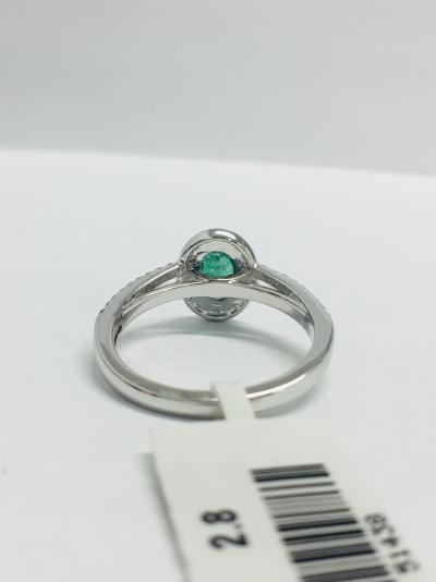 Bague Or Blanc 9 ct. Emeraude 0.53 ct et Diamants 2